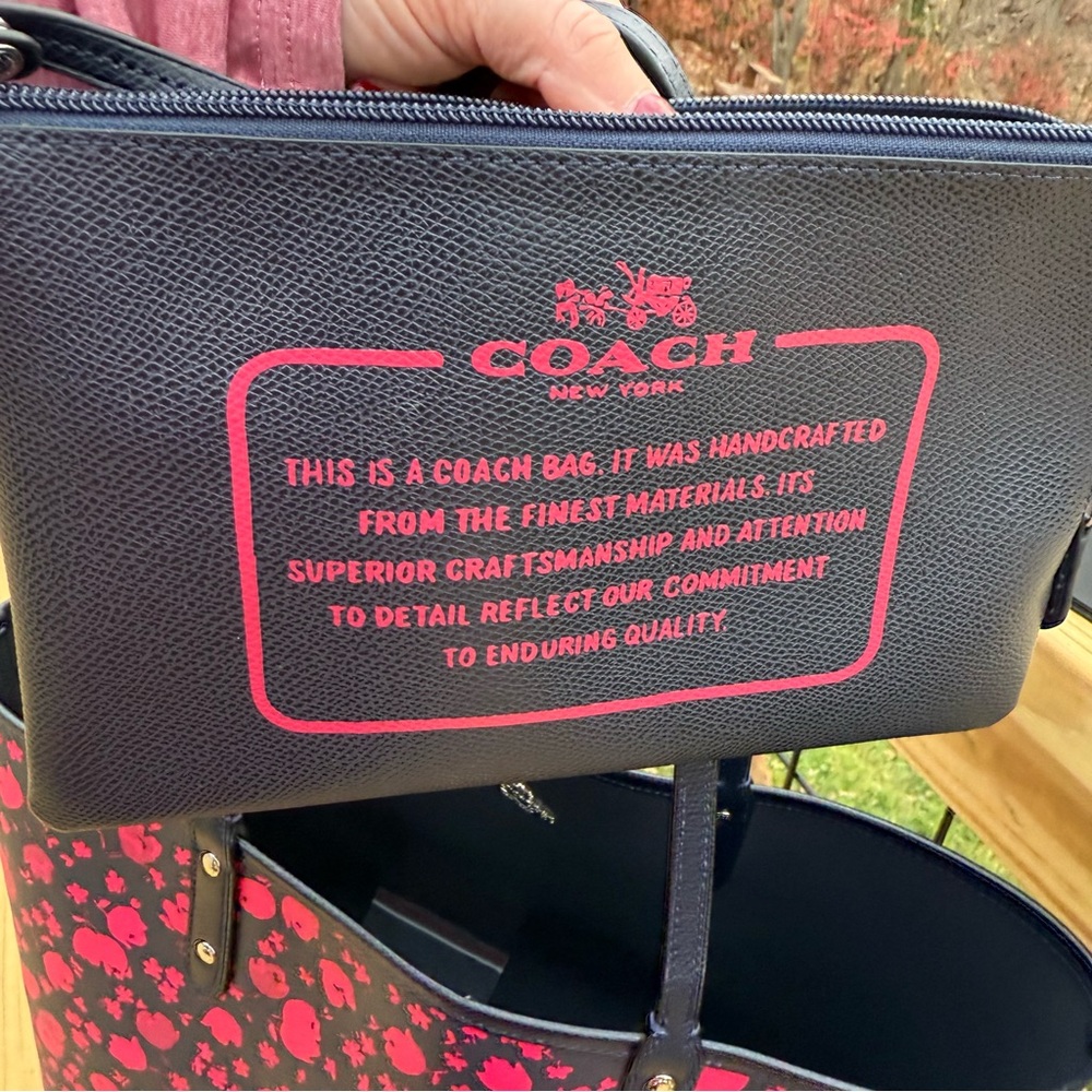 EUC Coach Prairie Calico Reversible Black and Red Floral Tote W/ Zipper Pouch - Picture 7 of 7